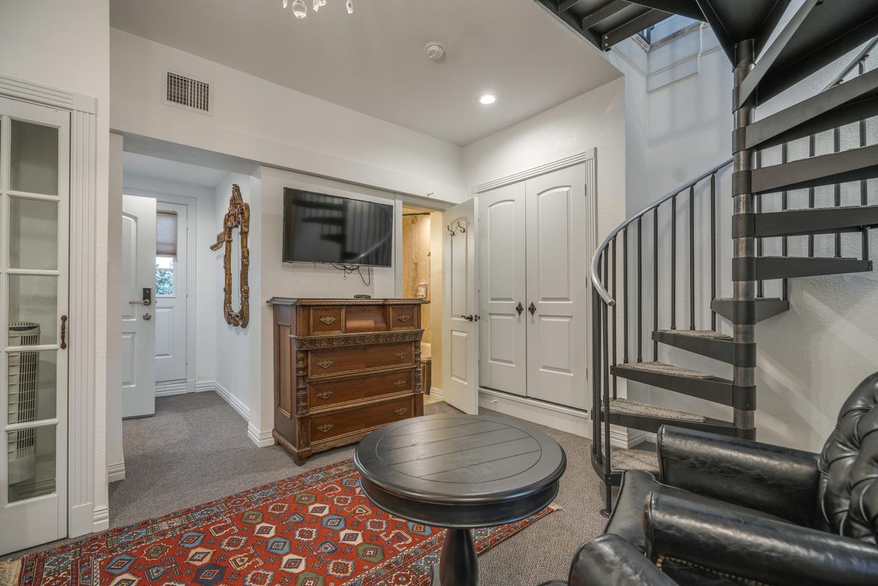 Towers, Downtown Med Ctr, Nrg, Adults Only Guest house